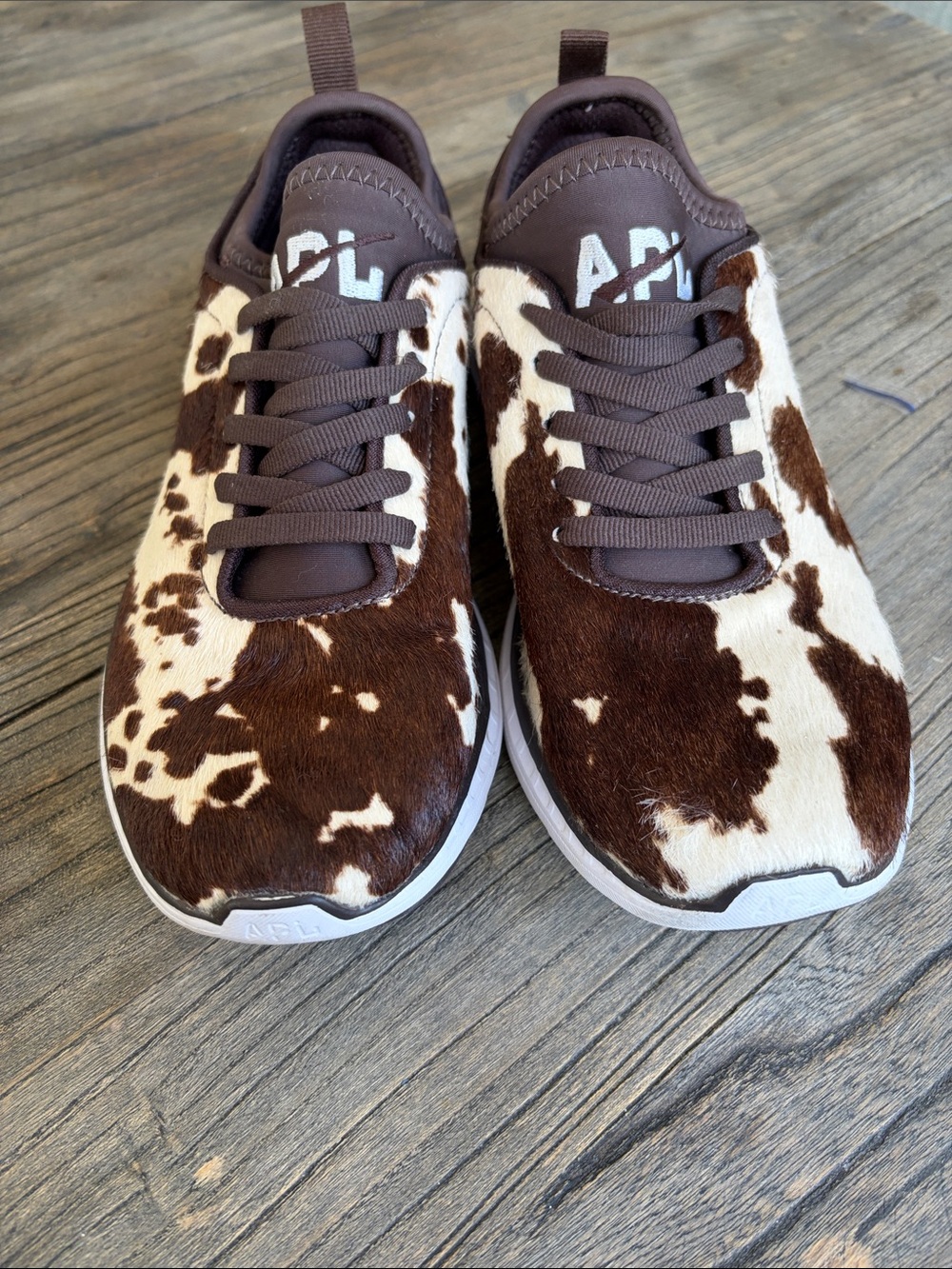 APL women’s Brown & White Cowhide Pattern Sneakers